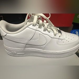 Selling Jordan 12s 115$ Nike 75